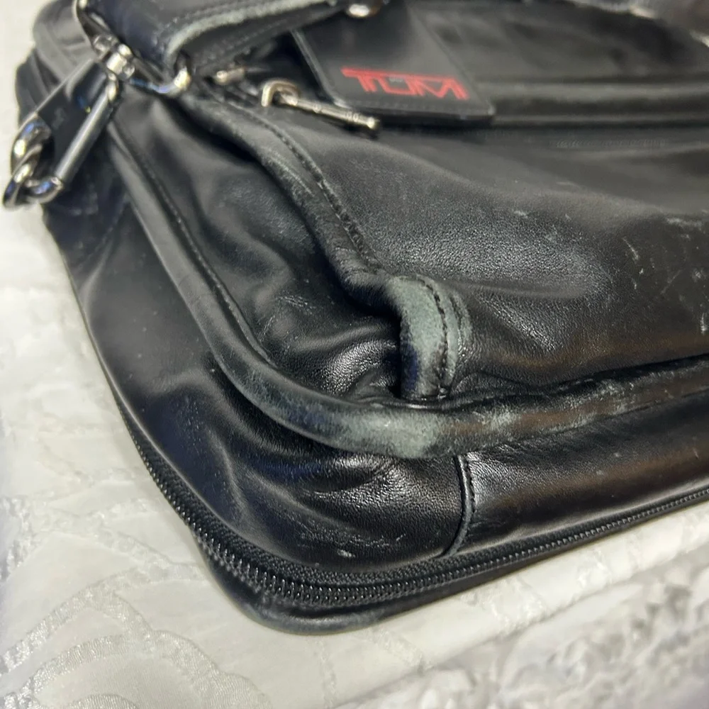 Tumi Black Leather Laptop Shoulder Briefcase.